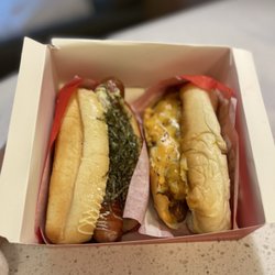 Japadog - Kurobuta Tarimayo VS. Love meat hot dog