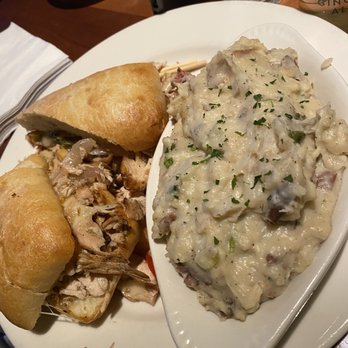 Charleston's - Grilled Chicken & Avocadoclub - American Near Me - Indianapolis, Indiana