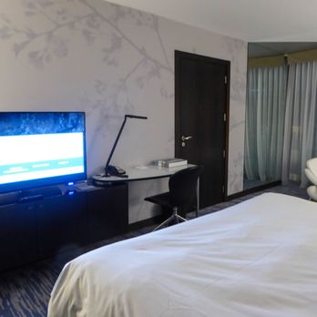 Renaissance Paris Arc de Triomphe Hotel - Tv/Desk area - Hotels Near Me - Paris, 75 Renaissance Paris Arc de Triomphe Hotel - Tv/Desk area - Hotels Near Me - Paris, 75