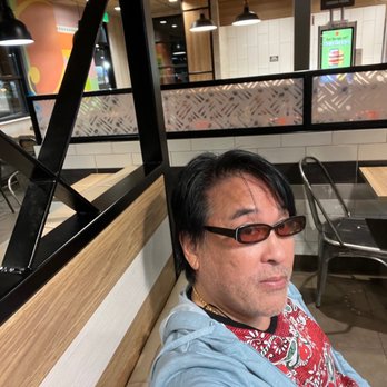 McDonald's - Love the newly clean modern nicely lit dining room. No sketchy characters in here this evening. . - Fast Food Near Me - Seattle, Washington