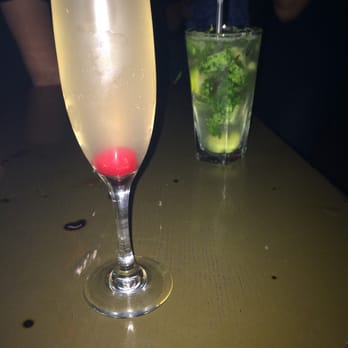 Deja Vu - Mojito and lychee belisi - Lounges Near Me - Astoria, New York