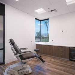 DR. NEO Hair Institute - Palm Desert