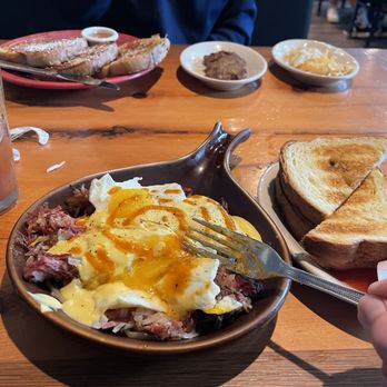 Duluth Grill - Corn Corned Beef Hash Skillet, Vegan Sausage, toast, vegan French toast - Breakfast & Brunch Near Me - Duluth, Minnesota