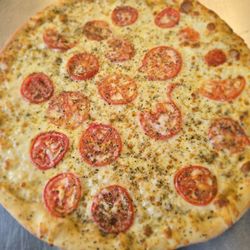 Romano’s Pizza Cafe - White pizza w tomato