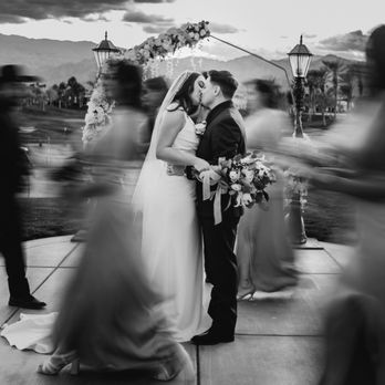 Blossom Media Studios - like are you kidding!?!? obsessed with this picture - Videographers Near Me