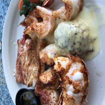 Lazy Days Restaurant - Broiled seafood platter - Seafood Near Me - Islamorada, Florida