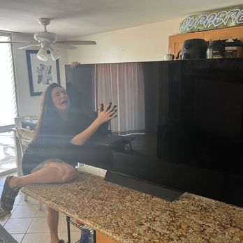 1-800-Got-Junk - Broken tv, sad to see it go!! - Junk Removal & Hauling Near Me - Honolulu, Hawaii 1-800-Got-Junk - Broken tv, sad to see it go!! - Junk Removal & Hauling Near Me - Honolulu, Hawaii