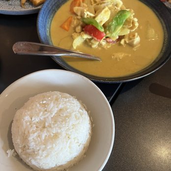 Sriracha Thai Cuisine - Yellow Curry - Thai Near Me - San Francisco, California