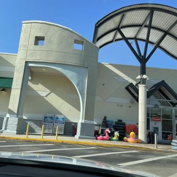 Publix - Front of Publix. - Grocery Near Me - Longwood, Florida