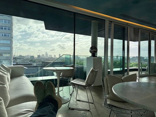 Four Seasons Hotel London at Park Lane by null