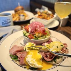Roshambo - Eggs Benedict at brunch