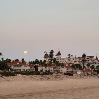 Hotel del Coronado, Curio Collection by Hilton - The moon came out - Coronado, CA