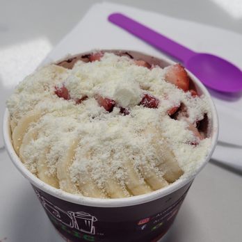 Acai Republic - Açaí com morango, Banana e leite ninho - Acai Bowls Near Me - Fullerton, California