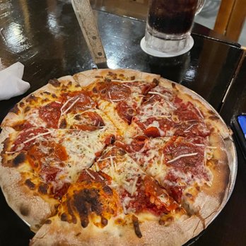 Kona Brewing - Pepperoni Pizza - Pubs Near Me - Honolulu, Hawaii Kona Brewing - Pepperoni Pizza - Pubs Near Me - Honolulu, Hawaii