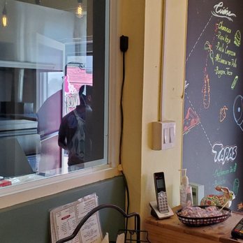 Vieja Mesa - Inside of the restaurant - Burgers Near Me - Gurabo, Puerto Rico