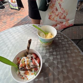 Swirll - Froyo - Desserts Near Me - Sugar Land, Texas