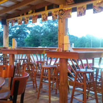 Big Daddy's Ribs - a restaurant with wooden tables and chairs - Barbeque Near Me - Munford, Alabama
