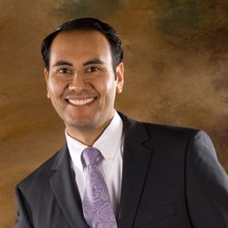 Shah Eye Center - Dr. Salvador Alcantar