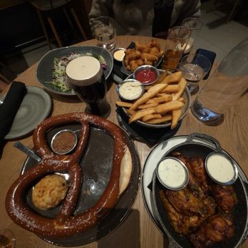 Guinness Open Gate Brewery - Wings, Pretzel, Cheese Curds, Fries - Breweries Near Me - Chicago, Illinois Guinness Open Gate Brewery - Wings, Pretzel, Cheese Curds, Fries - Breweries Near Me - Chicago, Illinois