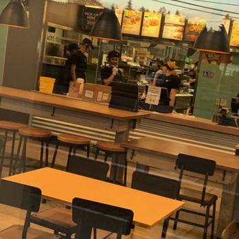 Taco Bell - Mask worn below the mouth. - Fast Food Near Me - Seattle, Washington Taco Bell - Mask worn below the mouth. - Fast Food Near Me - Seattle, Washington