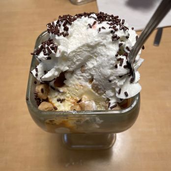 Friendly's - Self made Build Your Own - Large Sundae - Ice Cream & Frozen Yogurt Near Me - New Hartford, New York Friendly's - Self made Build Your Own - Large Sundae - Ice Cream & Frozen Yogurt Near Me - New Hartford, New York