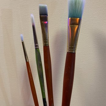 Yaymaker - The paint brushes supplied by Yaymaker. See "Big Daddy"? He's on the right. :-) - Art Classes Near Me Yaymaker - The paint brushes supplied by Yaymaker. See "Big Daddy"? He's on the right. :-) - Art Classes Near Me