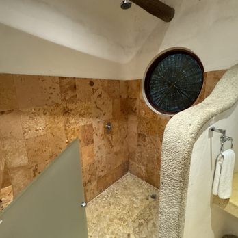 Hotel Okaan - Shower - Hotels Near Me - Tinum, YUC