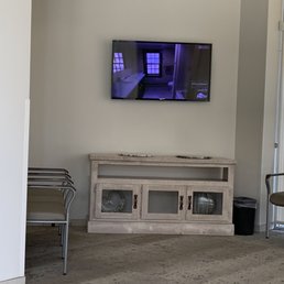 TV in waiting area...HGTV is on!