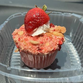 Sweet Tooth Cafe & Cakes - Strawberry Cupcake - Bakeries Near Me - Capitol Heights, Maryland