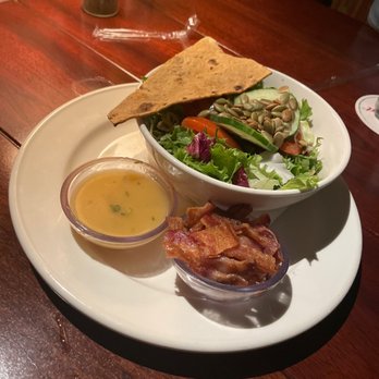 Bahama Breeze - House Salad - Bars Near Me - Troy, Michigan