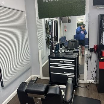 Master Cutz Barber Shop - Barbers Near Me - Los Angeles, California
