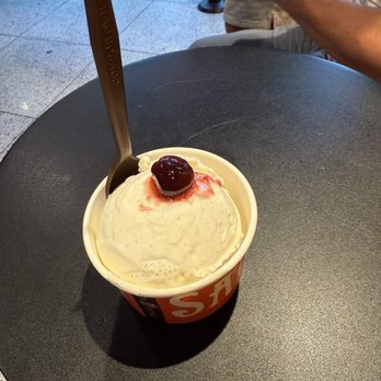 Salt & Straw - Vanilla ice cream with the cherry topping - Ice Cream & Frozen Yogurt Near Me - Pasadena, California Salt & Straw - Vanilla ice cream with the cherry topping - Ice Cream & Frozen Yogurt Near Me - Pasadena, California