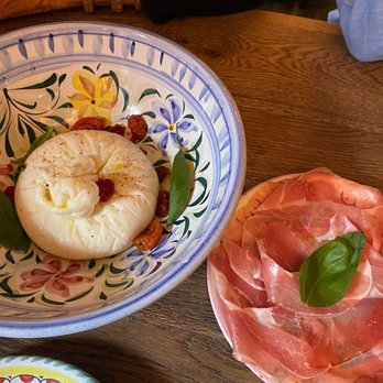 Pink Mamma - Burrata cheese + meat.. a must have app but ask for bread! It's INCREDIBLE - Steakhouses Near Me - Paris, 75 Pink Mamma - Burrata cheese + meat.. a must have app but ask for bread! It's INCREDIBLE - Steakhouses Near Me - Paris, 75