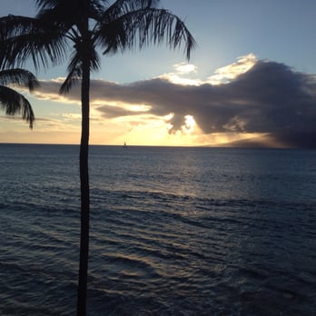 Paki Maui Resort - Sunset from our patio - Resorts Near Me - Lahaina, Hawaii Paki Maui Resort - Sunset from our patio - Resorts Near Me - Lahaina, Hawaii