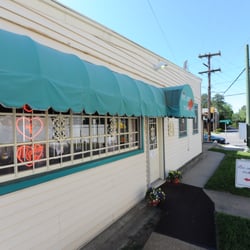 Kiss & Make Up - This is our store front