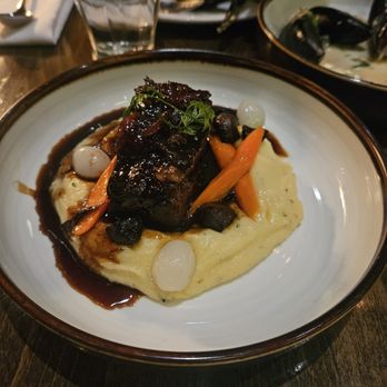 Tableau Bar Bistro - Bars Near Me - Vancouver, British Columbia