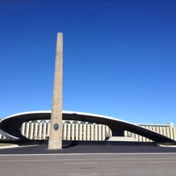 Praça dos Cristais - A concha acústica sensacional e o obelisco em homenagem a Duque de Caxias