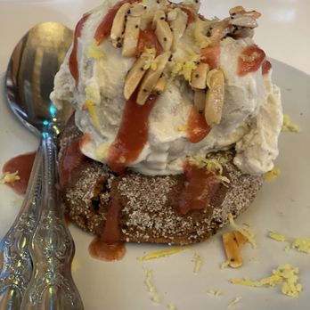 Bobcat Bonnie's Ferndale - Lemon poppyseed donut - Gastropubs Near Me - Ferndale, Michigan