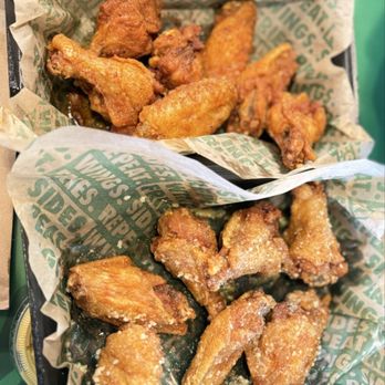 Wingstop - Half hot honey dry rub & garlic Parmesan - Chicken Wings Near Me - Nashua, New Hampshire