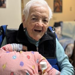 Mission Hospice - My Ama, mi muñeca de porcelana.