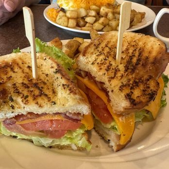 The Jammery - The Jammery does the best BLT. I love that it's served on toasted garlic bread. The plate in the background is the Cheeseburger Benny. - Breakfast & Brunch Near Me - Kelowna, British Columbia