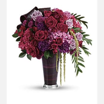 ManhattanFlorist.com - The original photo of the flowers when I was purchasing online. Looked nothing like the bouquet that I received. - Florists Near Me - New York, New York