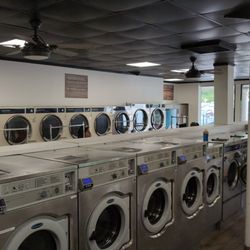 Beachside Del Mar Laundromat - Various size washers & dryers