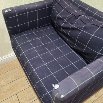 El Rancho Motel - Armchair, filthy, in need of new covering - Hotels Near Me - Yuma, Arizona El Rancho Motel - Armchair, filthy, in need of new covering - Hotels Near Me - Yuma, Arizona