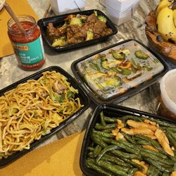 Yummy Wok - Vegetable Lo Mein [Qt.]  Beef with Broccoli [Qt] Hunan Shrimp [Qt] Chicken with String Bean [Qt]  Hot & Sour Soup [Pt]