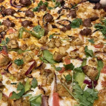 Curry Pizza House x Hidden Tap & Barrel - Half and half pizza Chicken masala and lamb - Pizza Near Me - San Diego, California Curry Pizza House x Hidden Tap & Barrel - Half and half pizza Chicken masala and lamb - Pizza Near Me - San Diego, California