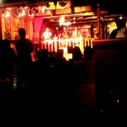 Loch Ness - Música en vivo y en directo...  Varias bandas un lunes,  de agradecer.