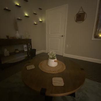 The Eucalyptus Room - Waiting room - Estheticians Near Me - Grapevine, Texas