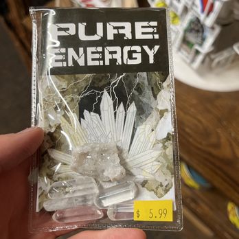 Confusion Hill - This is literally pieces of plastic. That is not real quartz- quartz has points. The other thing may be calcite - Amusement Parks Near Me - Piercy, California