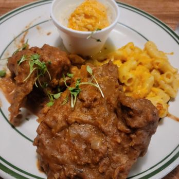Fixins Soul Kitchen - Smothered Chicken,  Mac N Cheese IG: FatsFoodChronicles - Soul Food Near Me - Sacramento, California